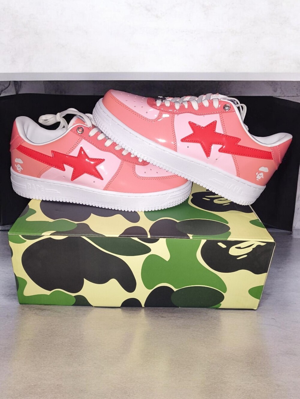 Men's Pink Star Low-Top Athletic Sneaker